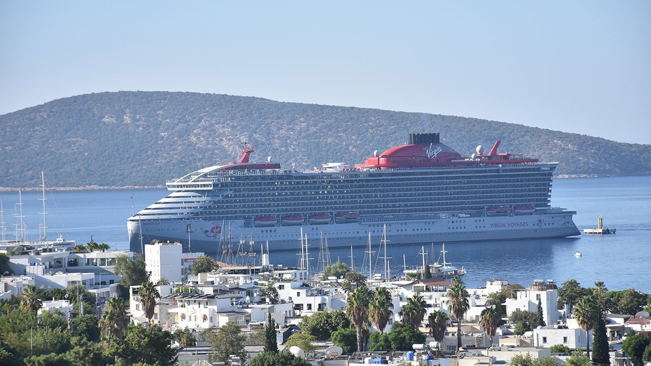 Bodrum’a 2 kruvaziyer ile 2 bin 611 yolcu geldi