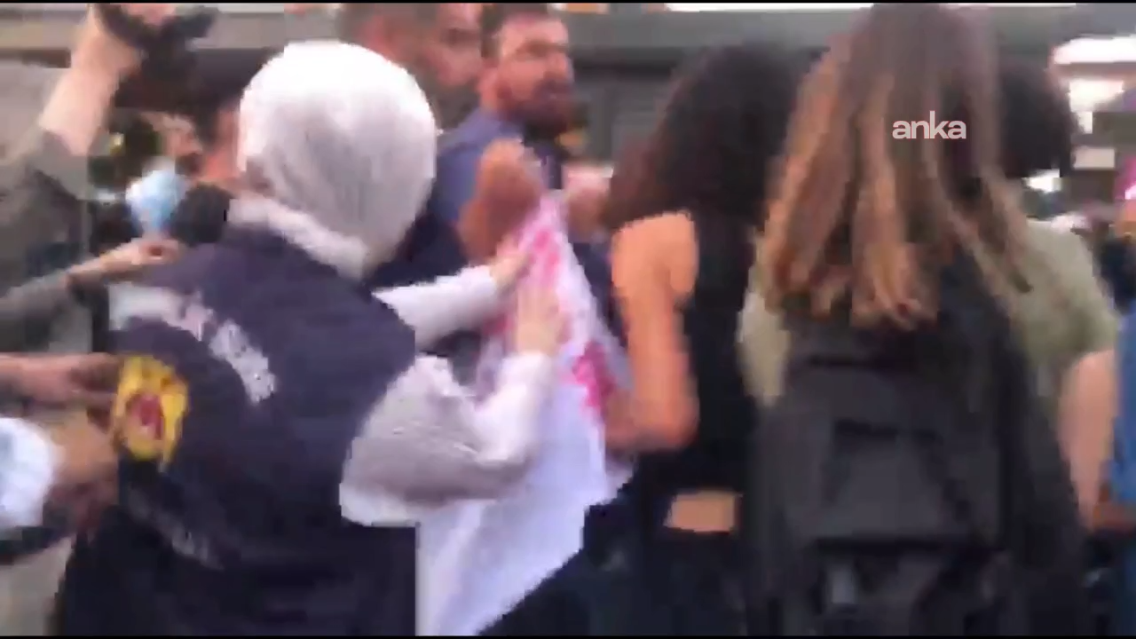 Boğaziçi’nde Hilal Özdemir protestosuna polis müdahalesi Boğaziçi’nde Hilal Özdemir protestosuna polis müdahalesi