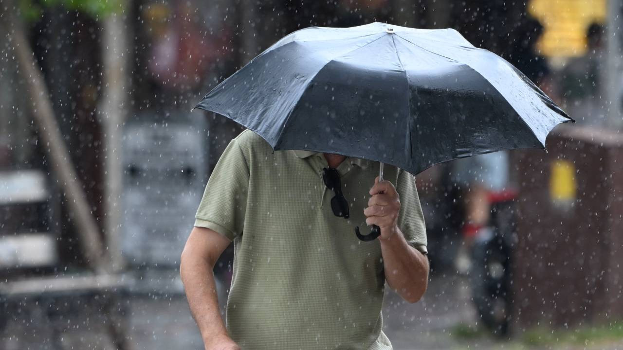 Meteoroloji'den çok sayıda ile sağanak ve kuvvetli rüzgar uyarısı: Bu kentlerde yaşayanlar dikkat!