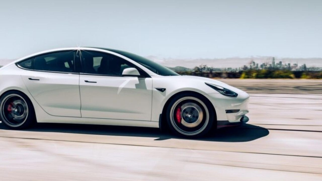 Tesla’nın Avrupa’daki satışları 8 aydır düşüşte! Çinli BYD rekabeti kızıştırıyor Tesla’nın Avrupa’daki satışları 8 aydır düşüşte! Çinli BYD rekabeti kızıştırıyor