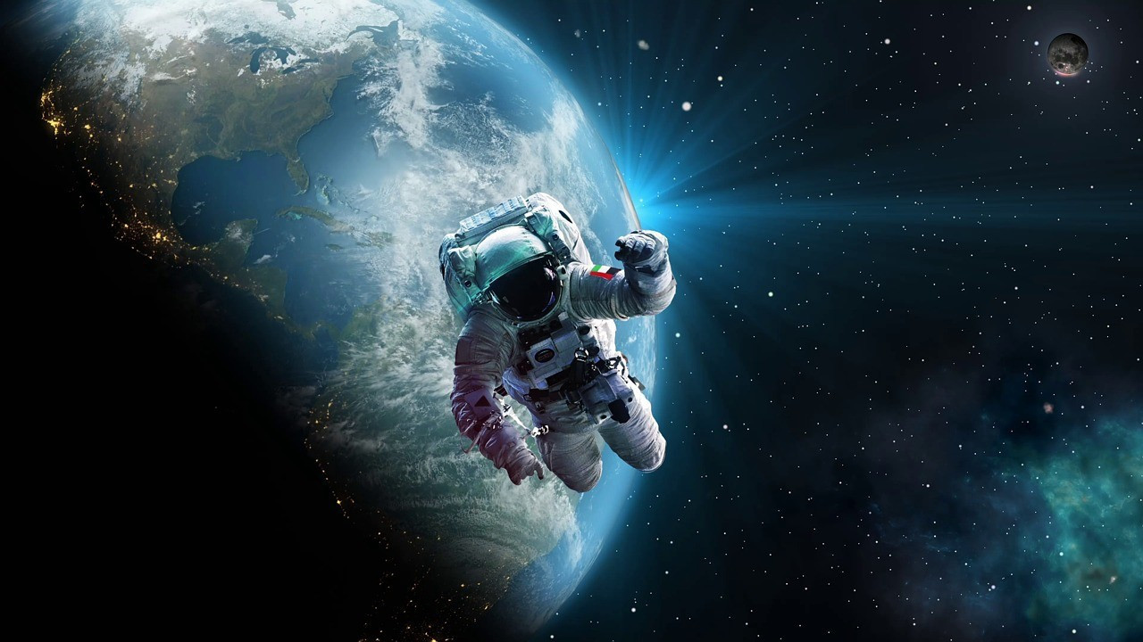 Sahte astronot uzayda mahsur kaldım yalanıyla vatandaşı dolandırdı! Sahte astronot uzayda mahsur kaldım yalanıyla vatandaşı dolandırdı!
